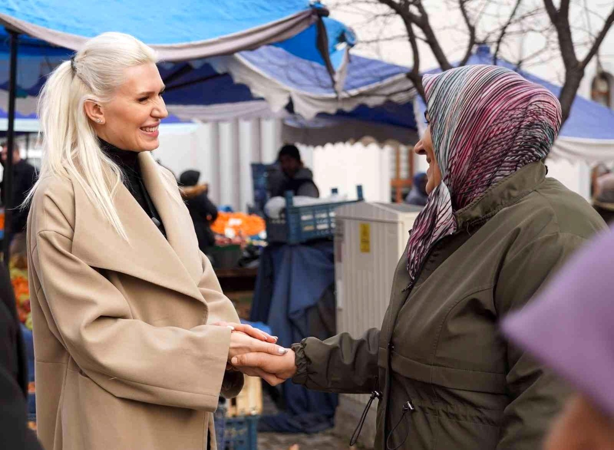 Mahalle sakinlerinin taleplerini dinledi