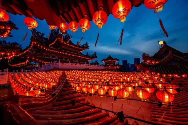 Malezya'da Çin Yeni Yılı'nı Karşılamak İçin Kırmızı Fenerler Yakıldı