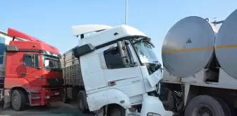 Manisa'da 16 aracın karıştığı zincirleme trafik kazasında 4 kişi yaralandı