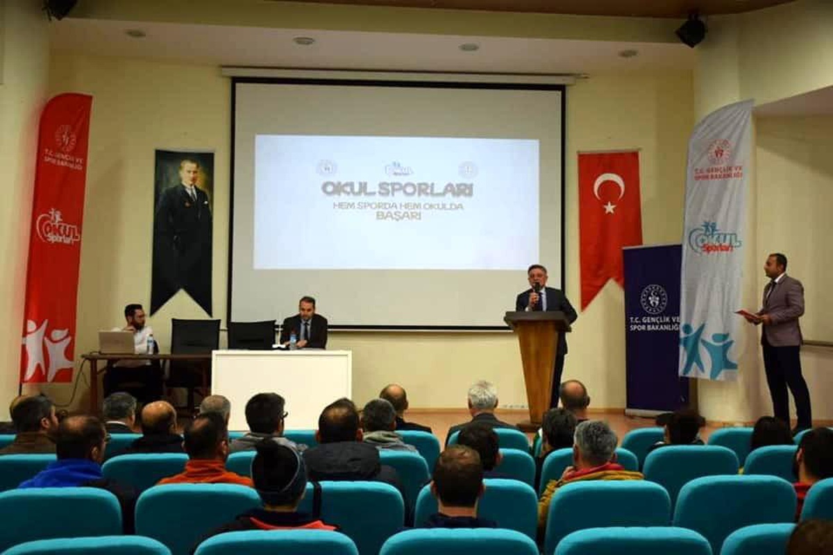 \'Okul Sporları Bilgilendirme Toplantısı\' düzenlendi