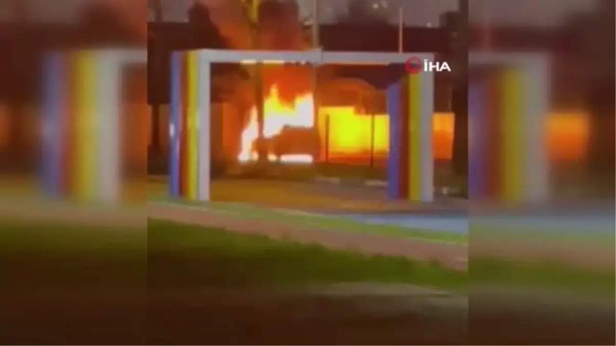 Otomobilin alev alev yandığı anlar kamerada