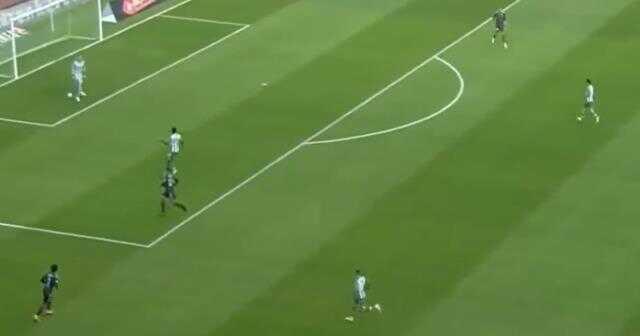 Sen ne yaptın Mert! Kendi kalesine attığı gol ile Beşiktaş maçının önüne geçti