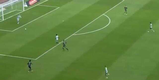 Sen ne yaptın Mert! Kendi kalesine attığı gol ile Beşiktaş maçının önüne geçti