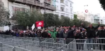 Tunus'ta ayaklanmanın 12. yıl dönümünde Cumhurbaşkanı Said protesto edildi