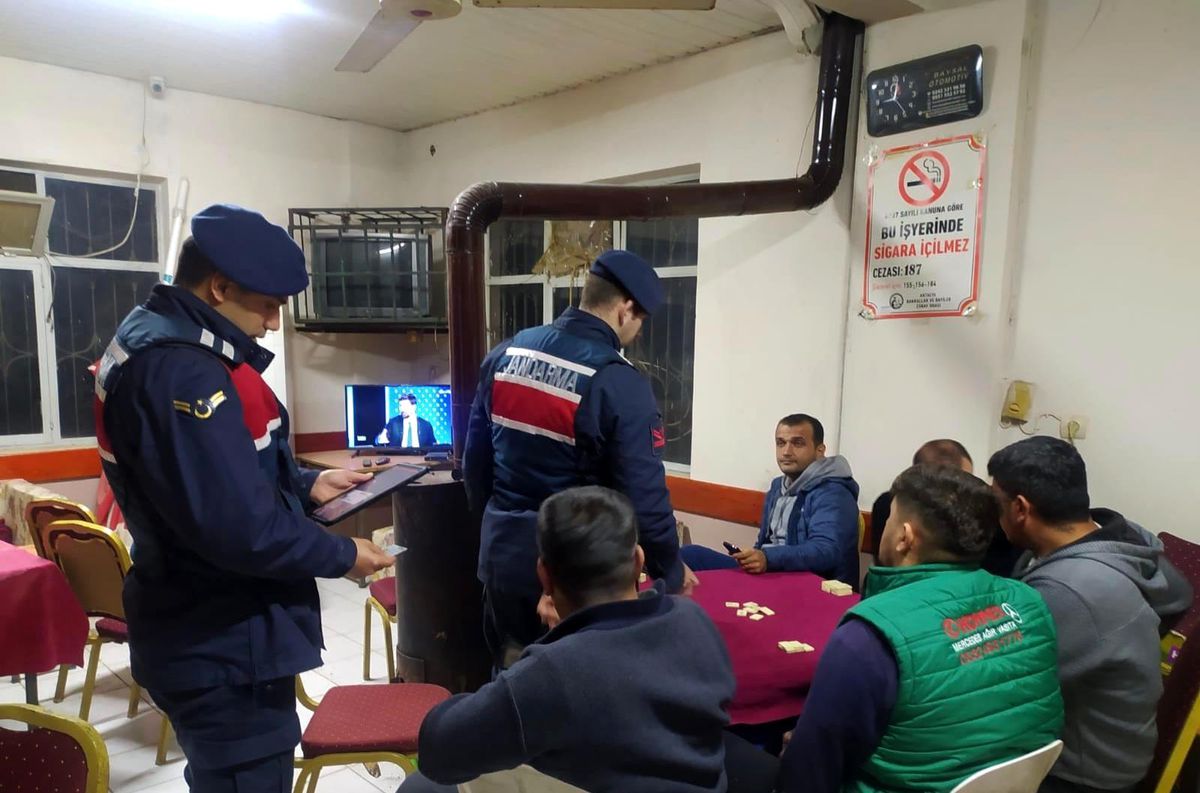 Antalya\'da 7 bin 760 kişinin sorgusu yapılıp, aranan 11 şahıs yakalandı