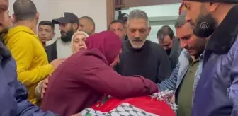 Batı Şeria'da İsrail askerlerince öldürülen Filistinli son yolculuğuna uğurlandı