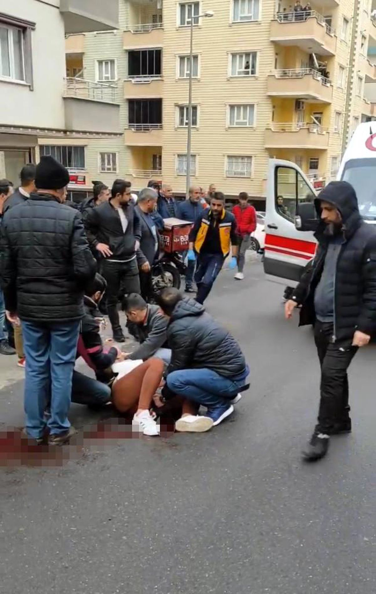 Batman\'da bir kadını bıçakla yaralayan şahıs gözaltına alındı