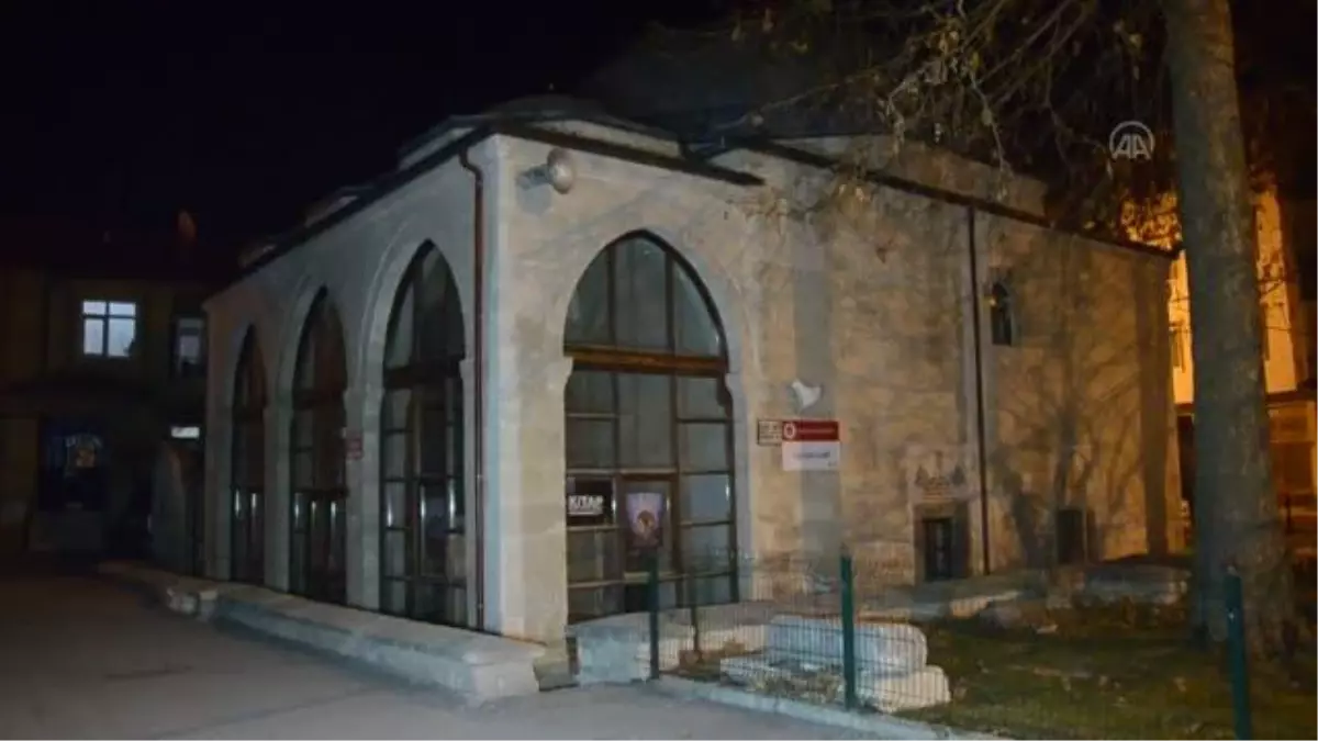 Cami bahçesinde terk edilmiş bebek bulundu