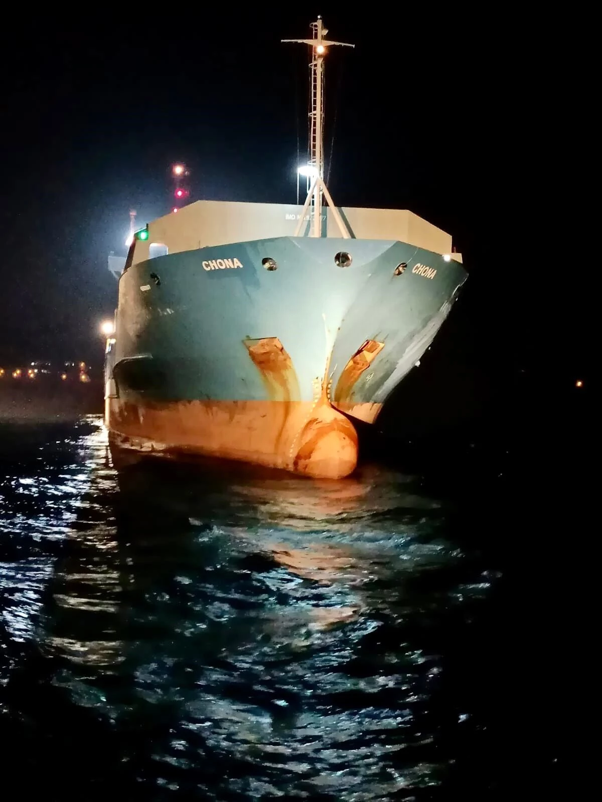 Çanakkale Boğazı\'nda arızalanan gemi demirletildi