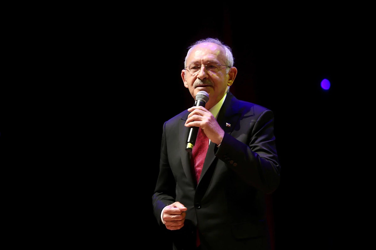 Kılıçdaroğlu, Müjdat Gezen 70. Sanat Yılı Kutlama Töreni\'nde konuştu (2)