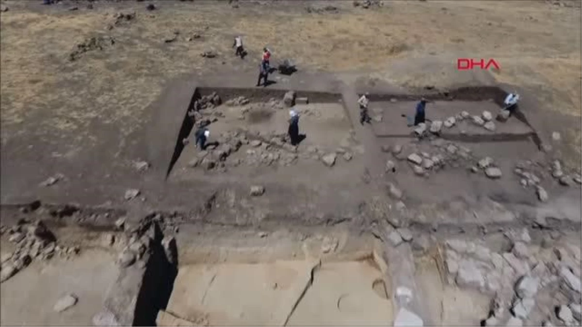 GAZİANTEP\'TE TAŞLIGEÇİT VE HAMAÇ HÖYÜK KAZILARINA ARA VERİLDİ