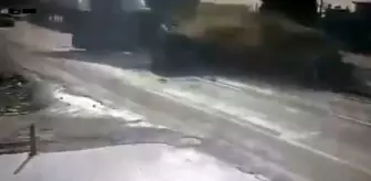 İzmir'de 2 kişinin yaralandığı kaza feci kamerada