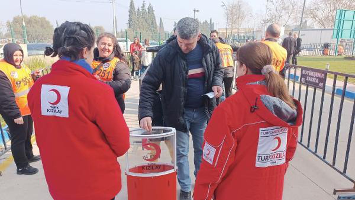 Maça alınmayan bozuk paralar Kızılay\'a bağışlandı