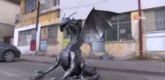 Metal ejderhayı görenler şaşkınlıklarını gizleyemedi