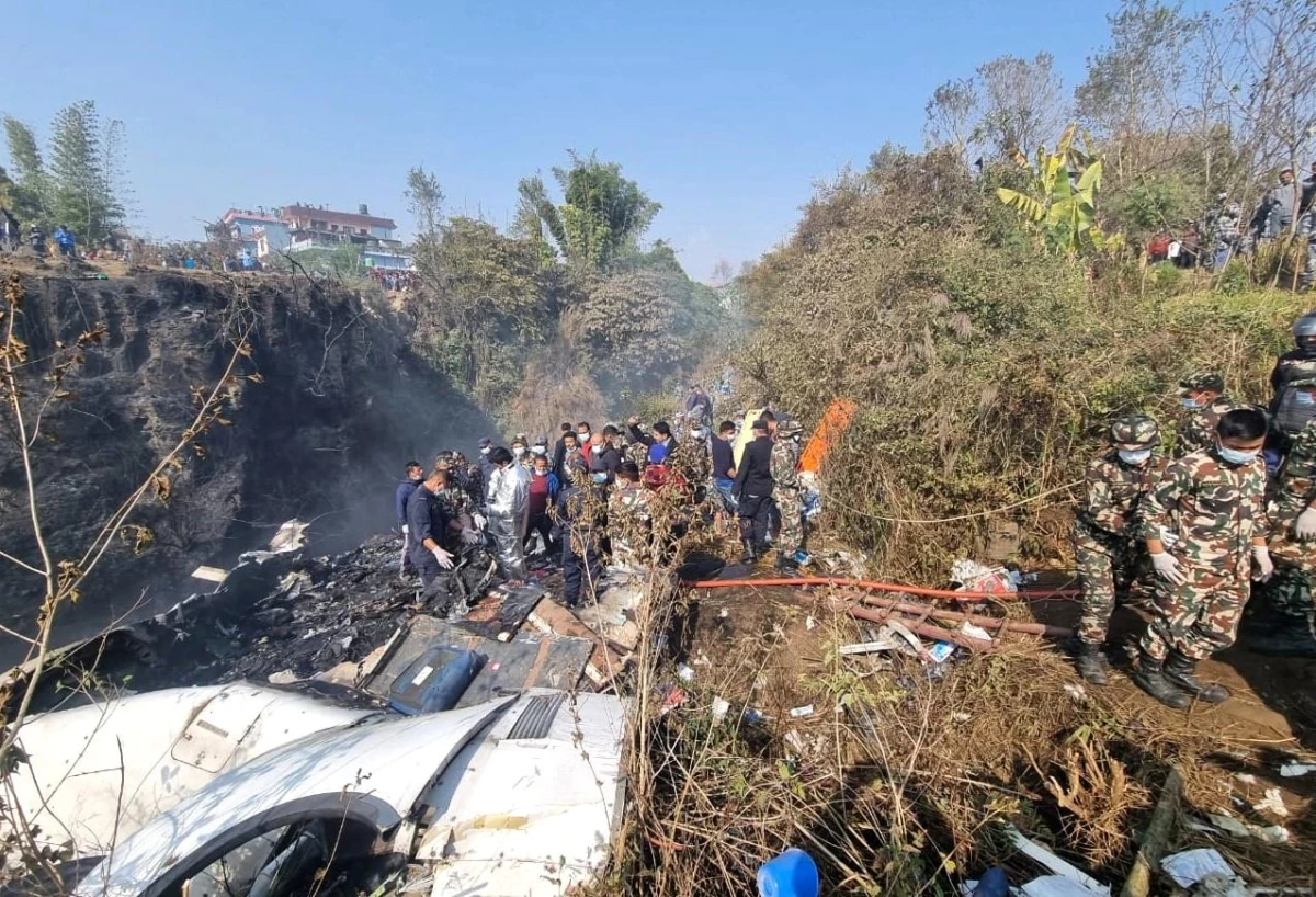 Nepal\'de düşen yolcu uçağında can kaybı 67\'ye yükseldi