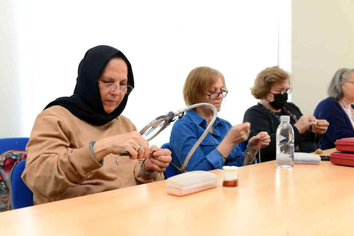 NİLSEM kursiyerleri gümüş kazaz sanatını öğreniyor