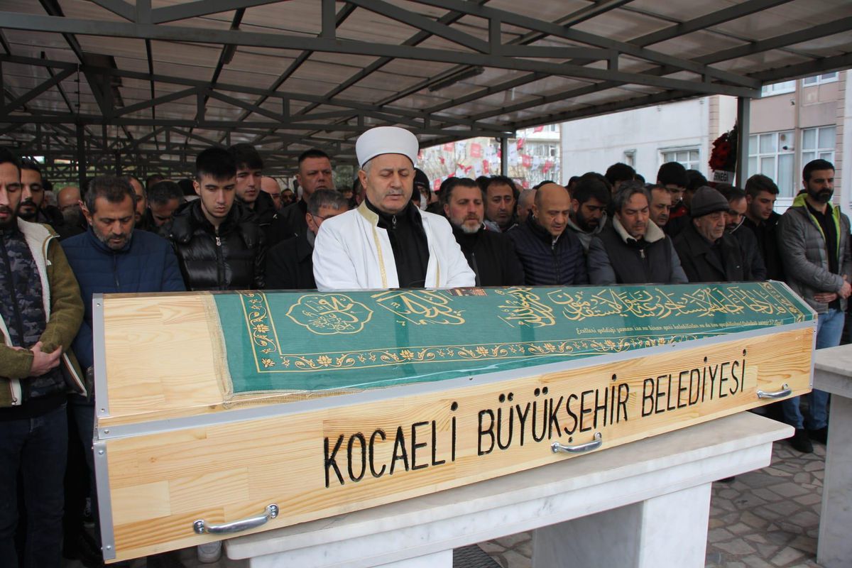 Sakarya'daki trafik kazasında ölen iş insanı Kocaeli'de son yolculuğuna uğurlandı