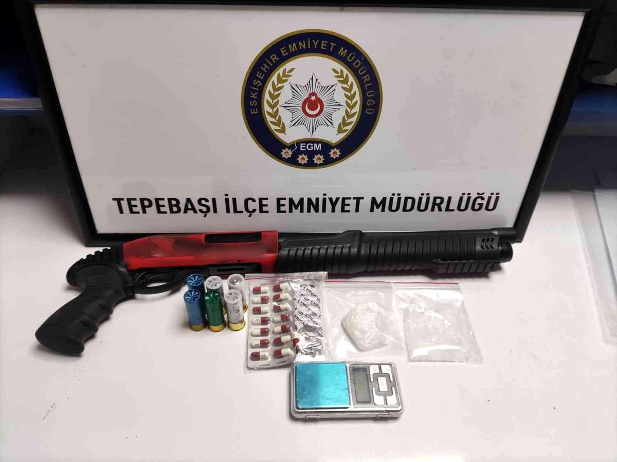 Şüpheli şahıslara yönelik operasyonda uyuşturucu ve silah ele geçirildi