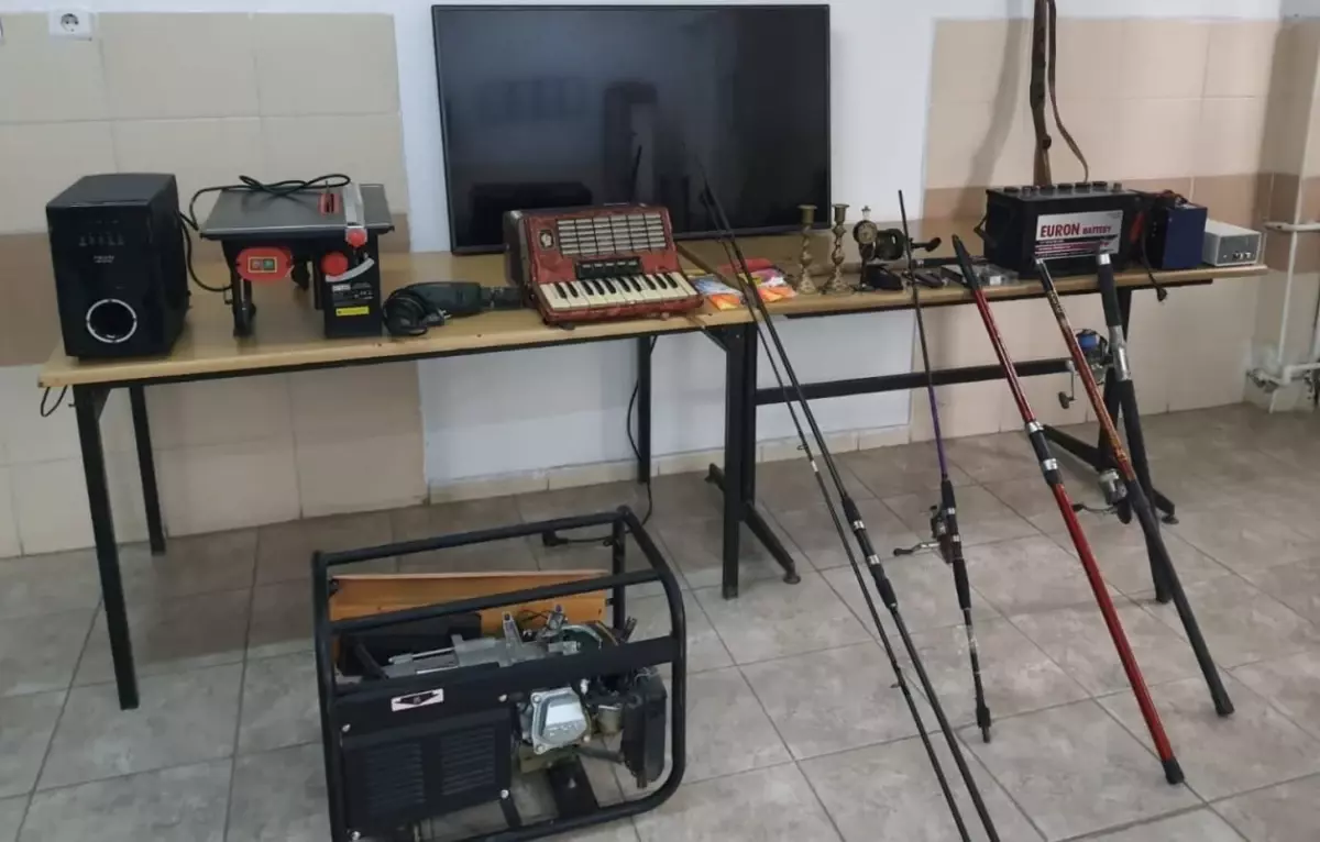 Tekirdağ\'da bağ evinden "hırsızlık" yaptıkları iddiasıyla 9 şüpheli gözaltına alındı