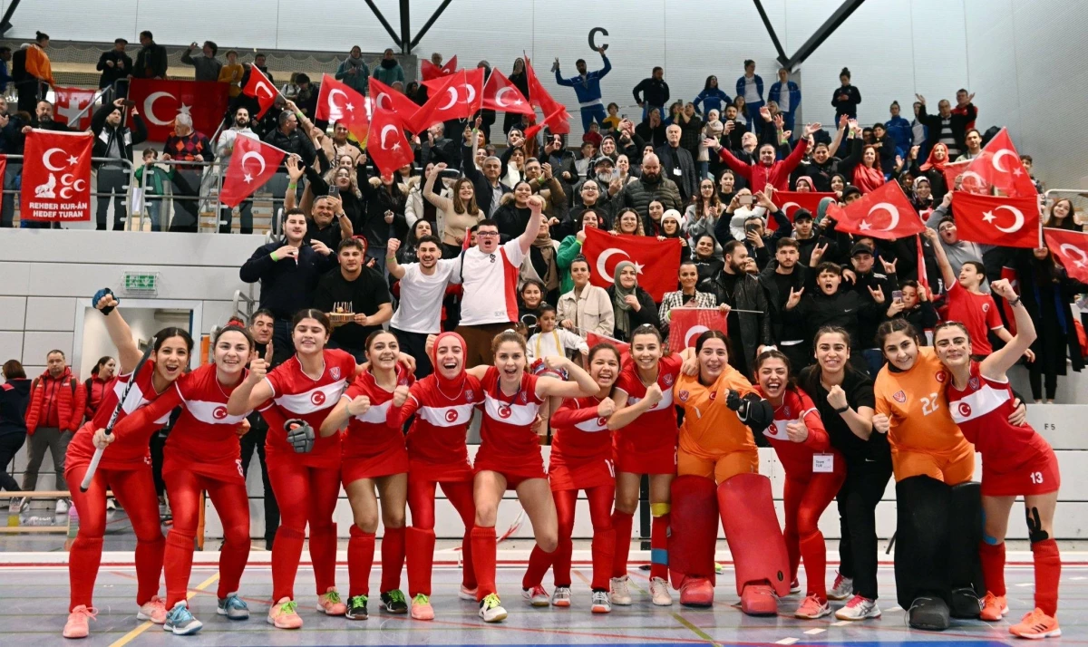Türk hokeyinde Ümit Milli Kadın Takımı\'nın Avrupa üçüncülüğü gururu