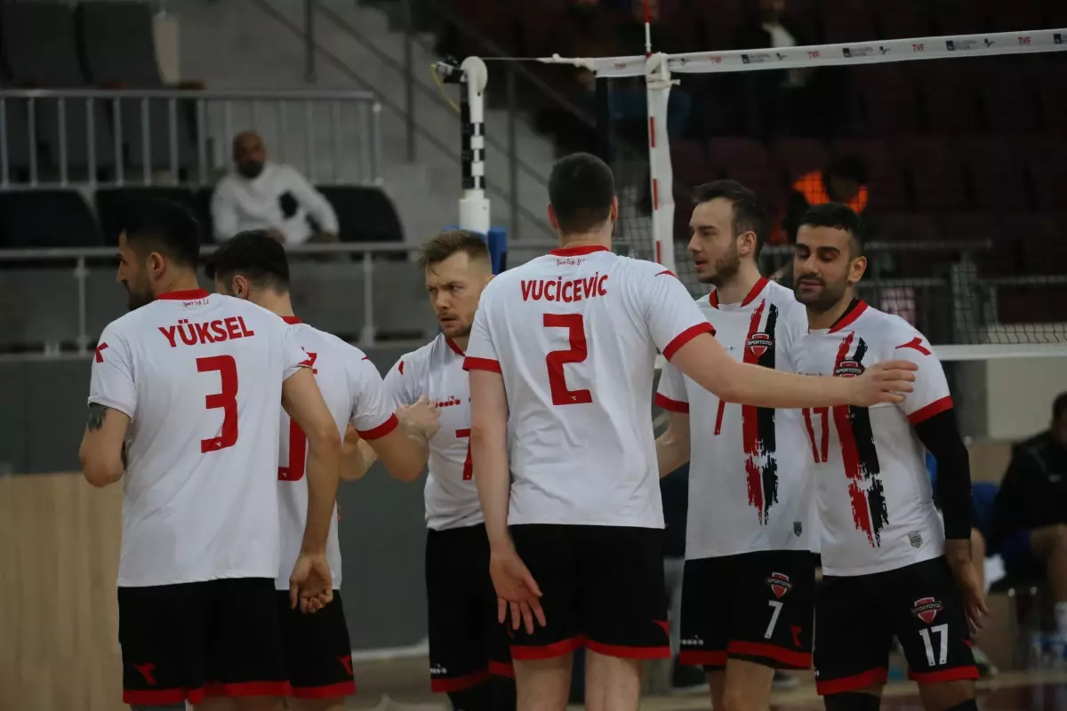 Voleybol: AXA Sigorta Efeler Ligi