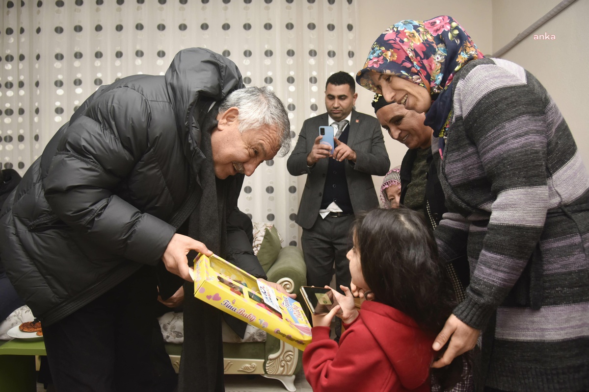 Adana Büyükşehir Belediye Başkanı Karalar, Karataş\'ın Köylerinde Halkla Buluştu