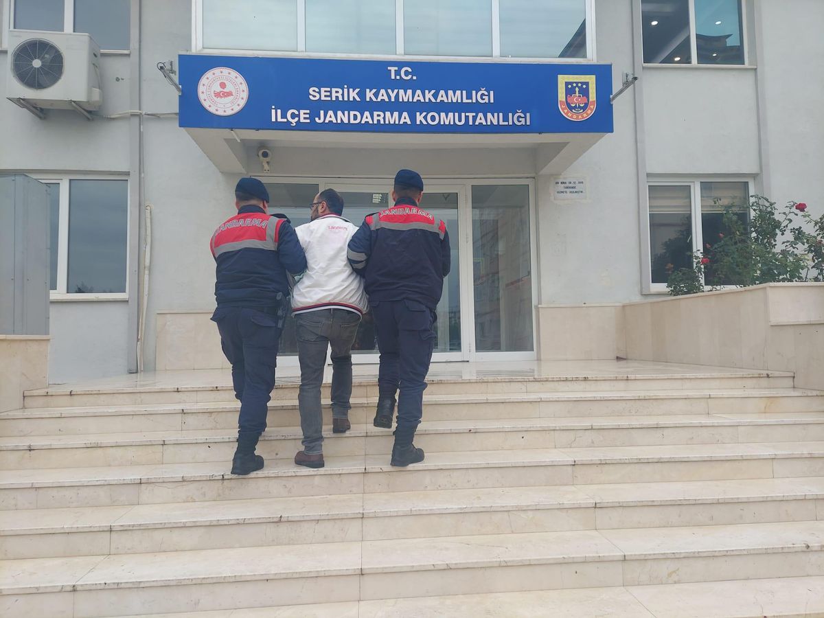 Antalya\'da uyuşturucu operasyonunda yakalanan 18 zanlı tutuklandı
