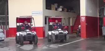 ATV'li itfaiye, dar sokaklardaki tarihi yapıları alevlerden koruyor