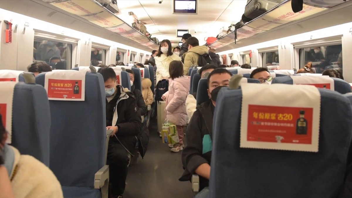 Bahar Festivali Seyahat Furyası Sürerken Çin\'in Doğusundaki Tren İstasyonuna Bir Ziyaret