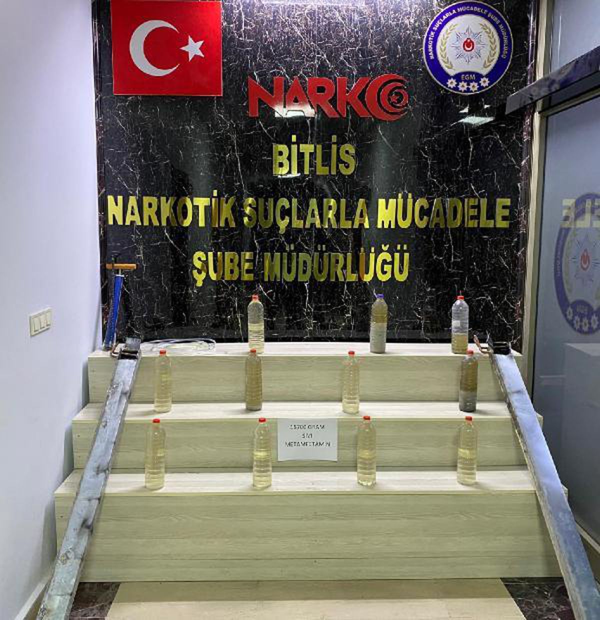 Bitlis\'te 16 kilo sıvı metamfetamin ele geçirildi