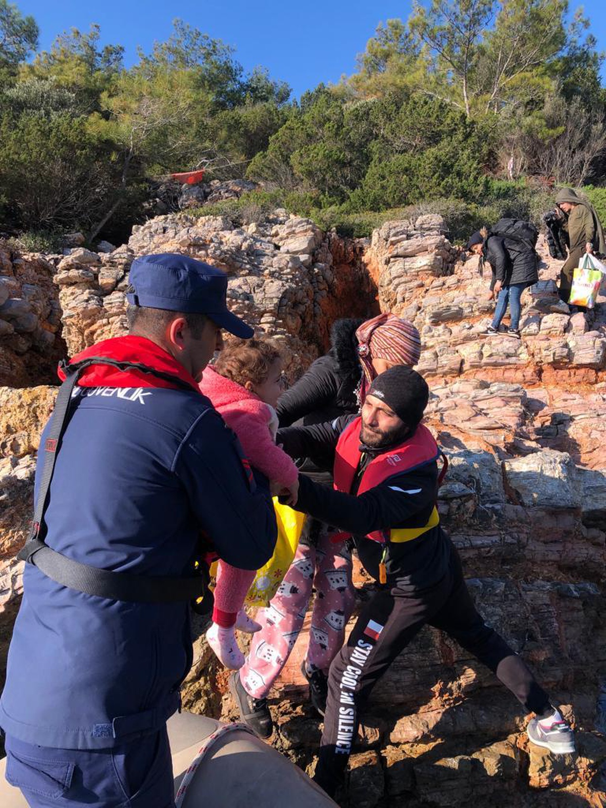 Bodrum açıklarında 45 düzensiz göçmen kurtarıldı, 19 göçmen yakalandı