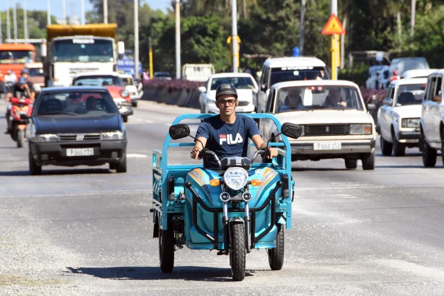 Çin Üretimi Elektrikli Otomobiller ve Motosikletler Küba Sokaklarında Daha Fazla Boy Gösteriyor