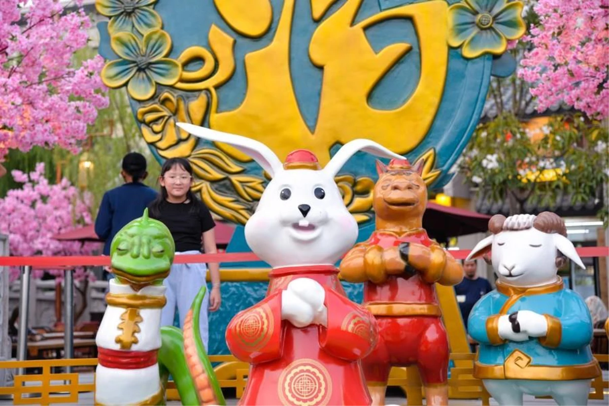 Çin Yeni Yılı Öncesi Endonezya ve Vietnam\'daki Süslemelerden Renkli Kareler