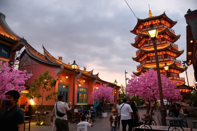 Çin Yeni Yılı Öncesi Endonezya ve Vietnam'daki Süslemelerden Renkli Kareler