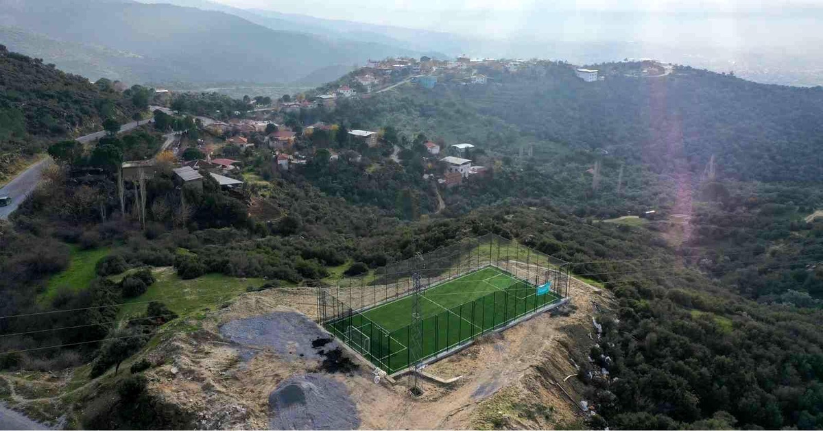 Çine\'de 3 mahalle yeni halı sahaya kavuştu