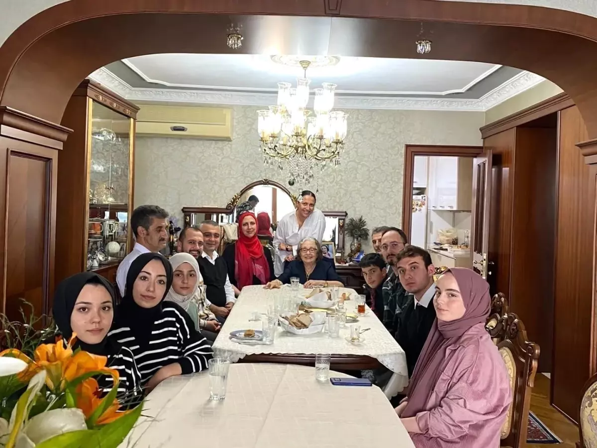 Çocuk Edebiyatı Yazarı Gülten Dayıoğlu\'nu duygulandıran ziyaret