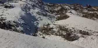 Dağcılar, Erek Dağı'nda buz tutan Sütun Şelalesi'ni inceledi