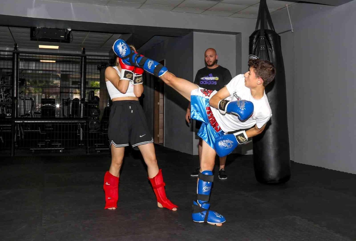 Eskişehir\'den 4 genç sporcu Türkiye Kickboks Şampiyonası\'nda mücadele edecek