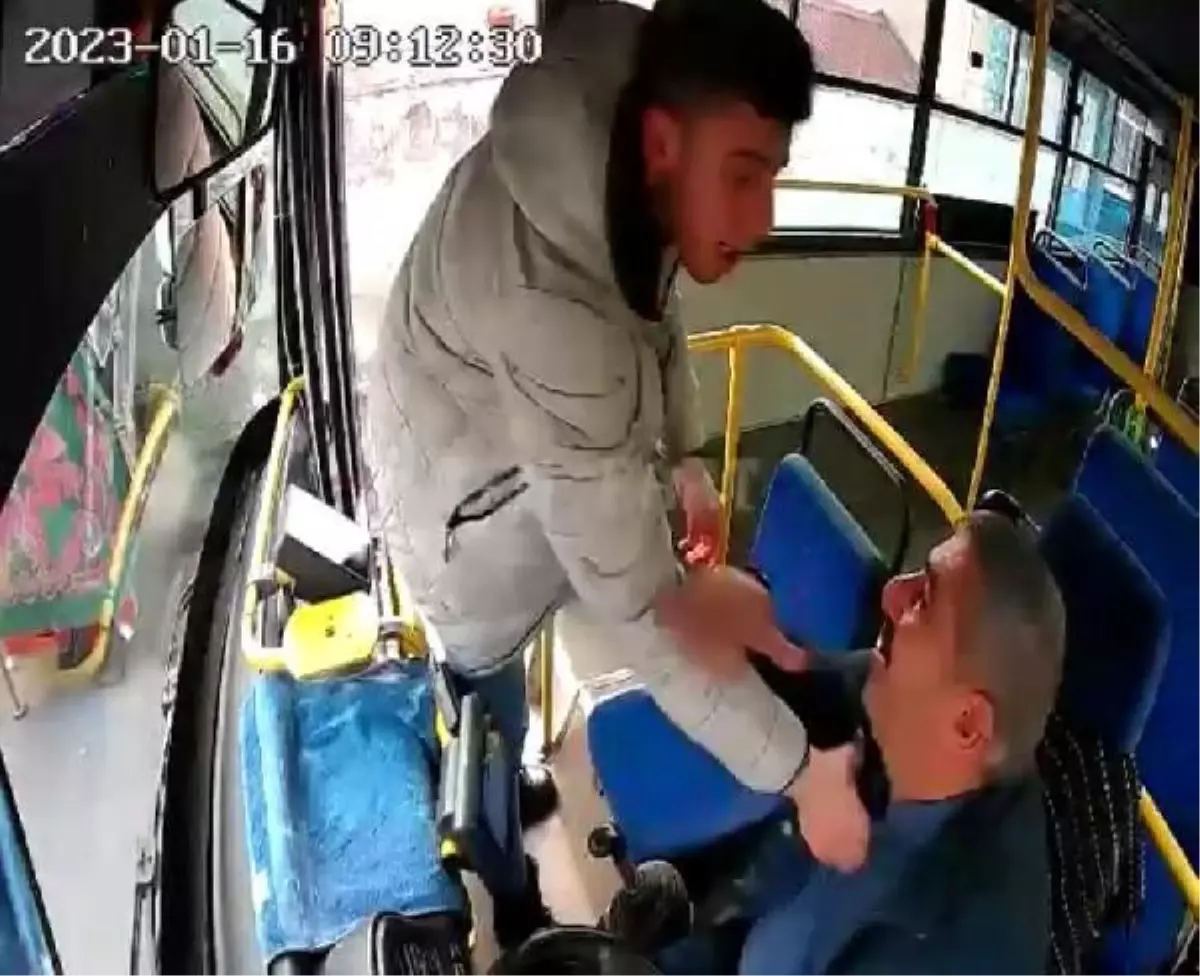 Halk otobüsü şoförünü defalarca yumrukladı; o anlar kamerada