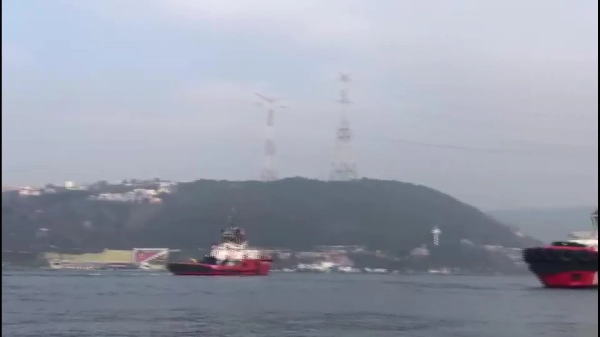 İstanbul\'da Karaya Oturan Mkk-1 Adlı Gemi Kurtarıldı