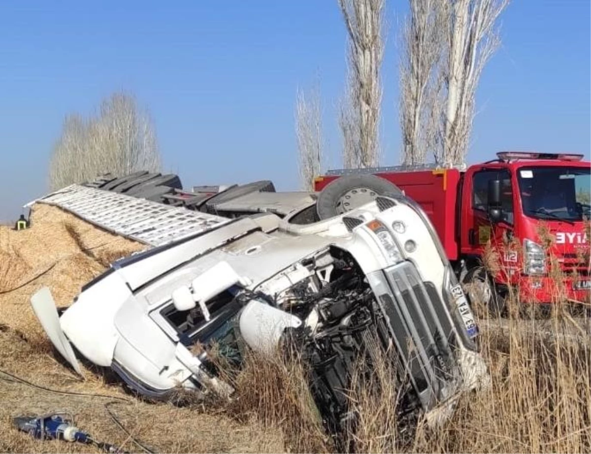 Konya\'da devrilen kamyonun sürücüsü öldü