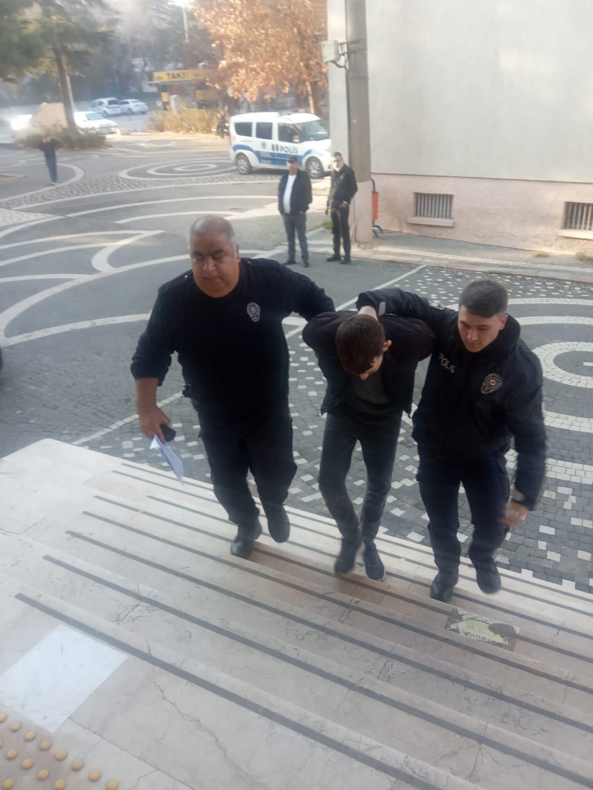 Konya\'da tartıştığı kişiyi bıçakla yaralayan zanlı tutuklandı