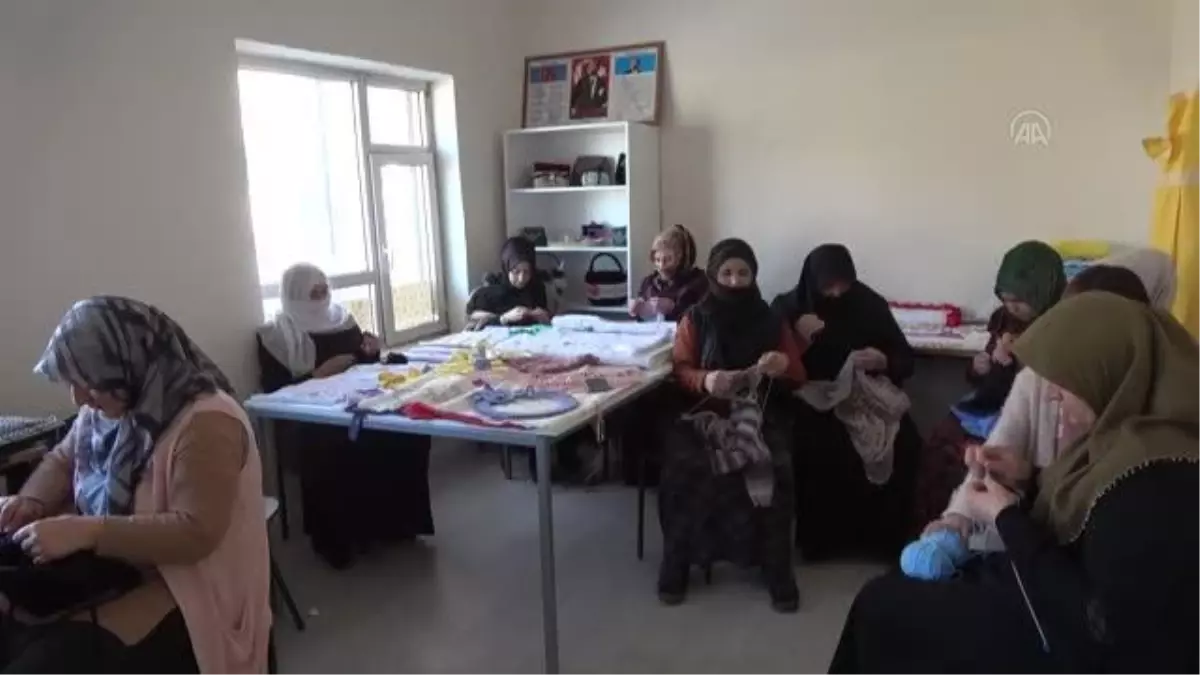 Muradiye\'de vatandaşlar, Köy Yaşam Merkezlerinde meslek ediniyor