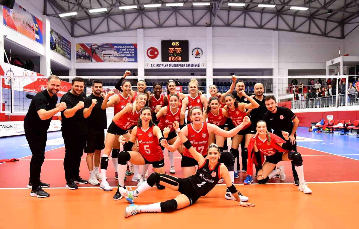 Muratpaşa\'nın kızları evinde galip