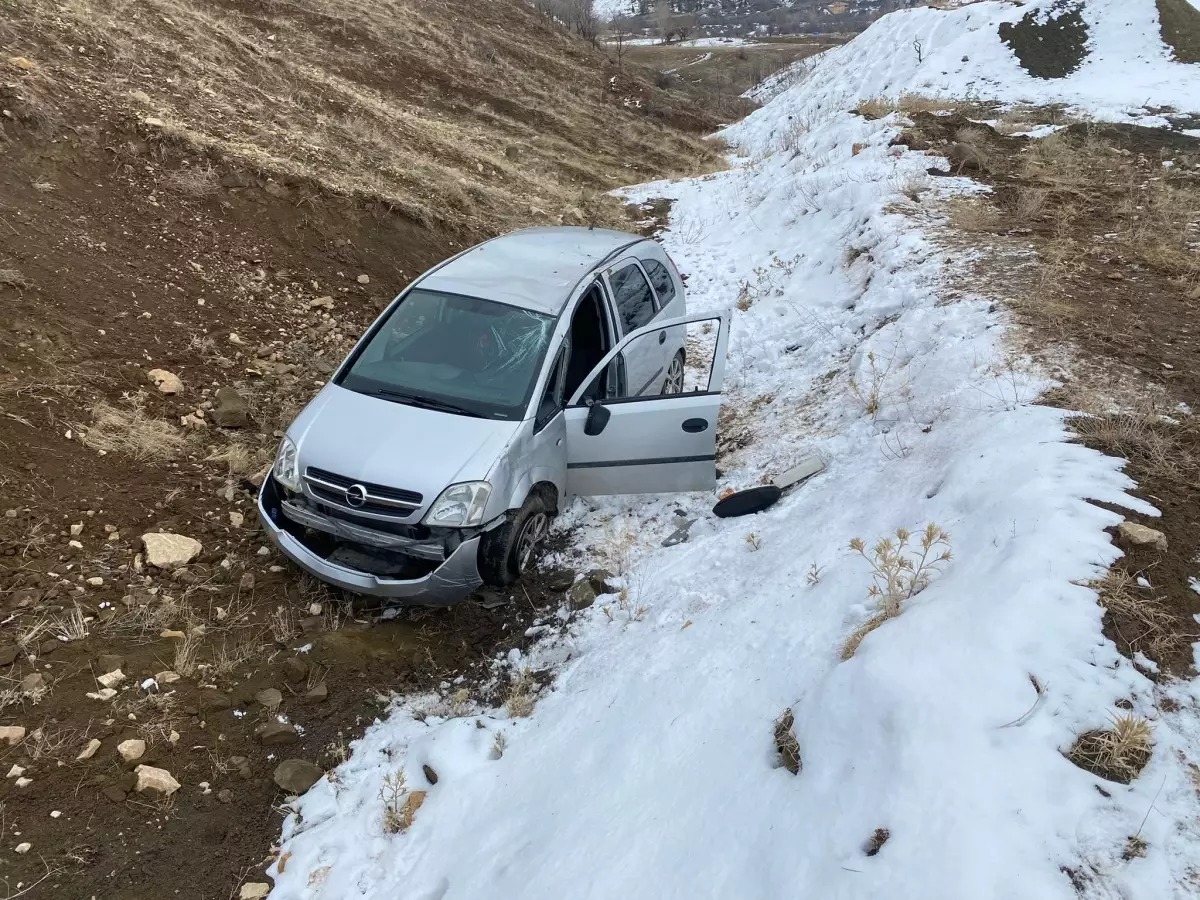 Tunceli\'de şarampole devrilen otomobilin sürücüsü öldü