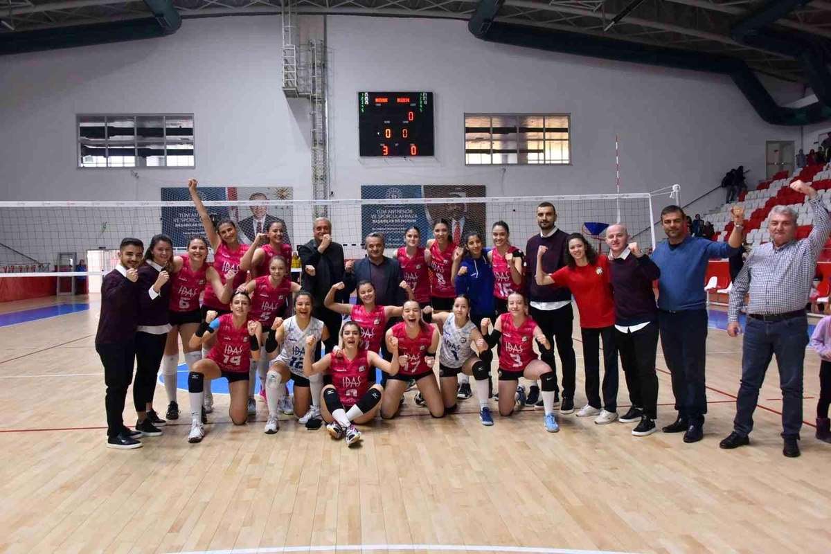TVF Bayanlar 2. Lig: Bozüyük Belediyesi Eğitim Spor: 3 Bilecik Belediye Spor: 0