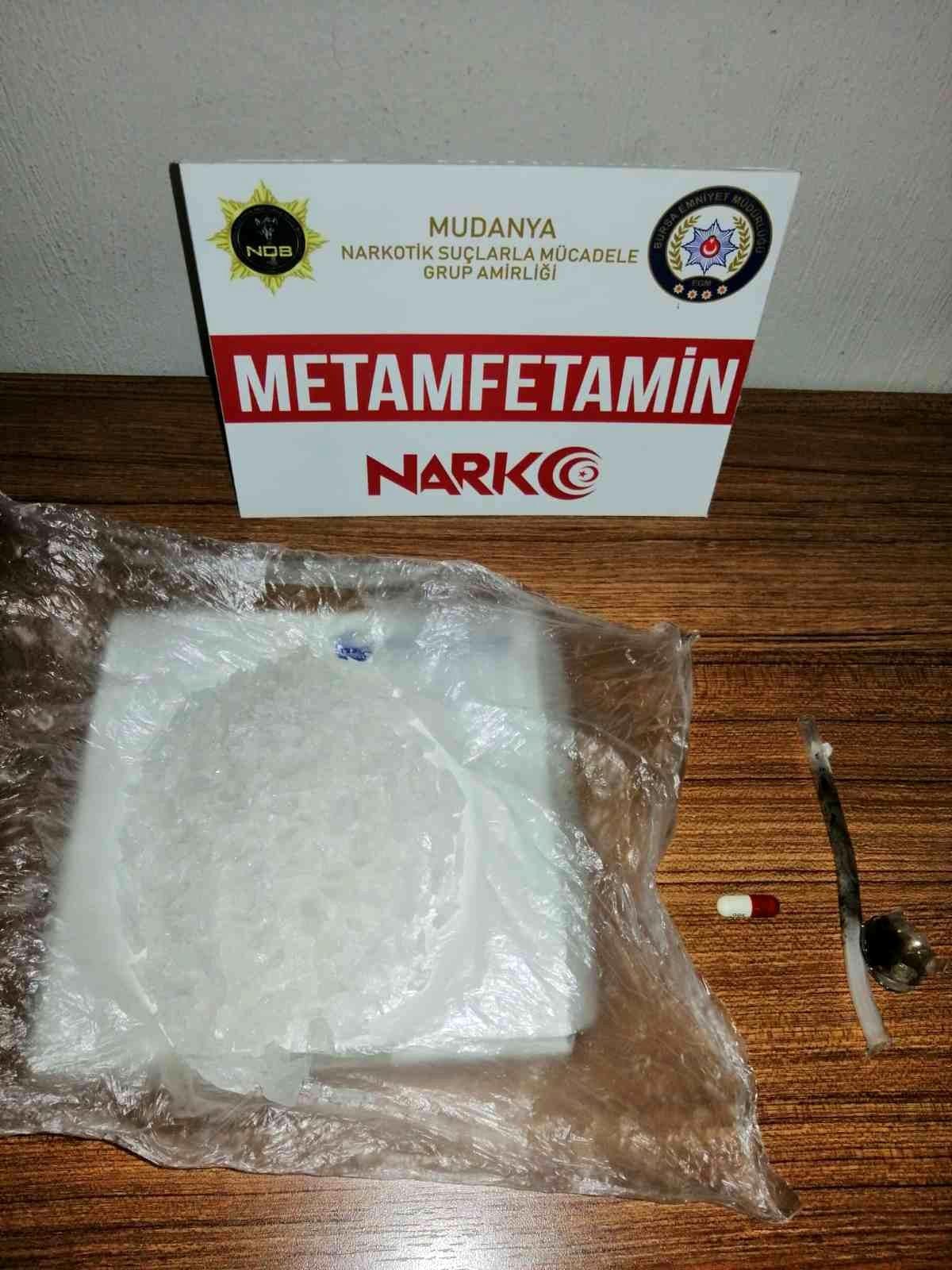 Uyuşturucu tacirini yarası ele verdi
