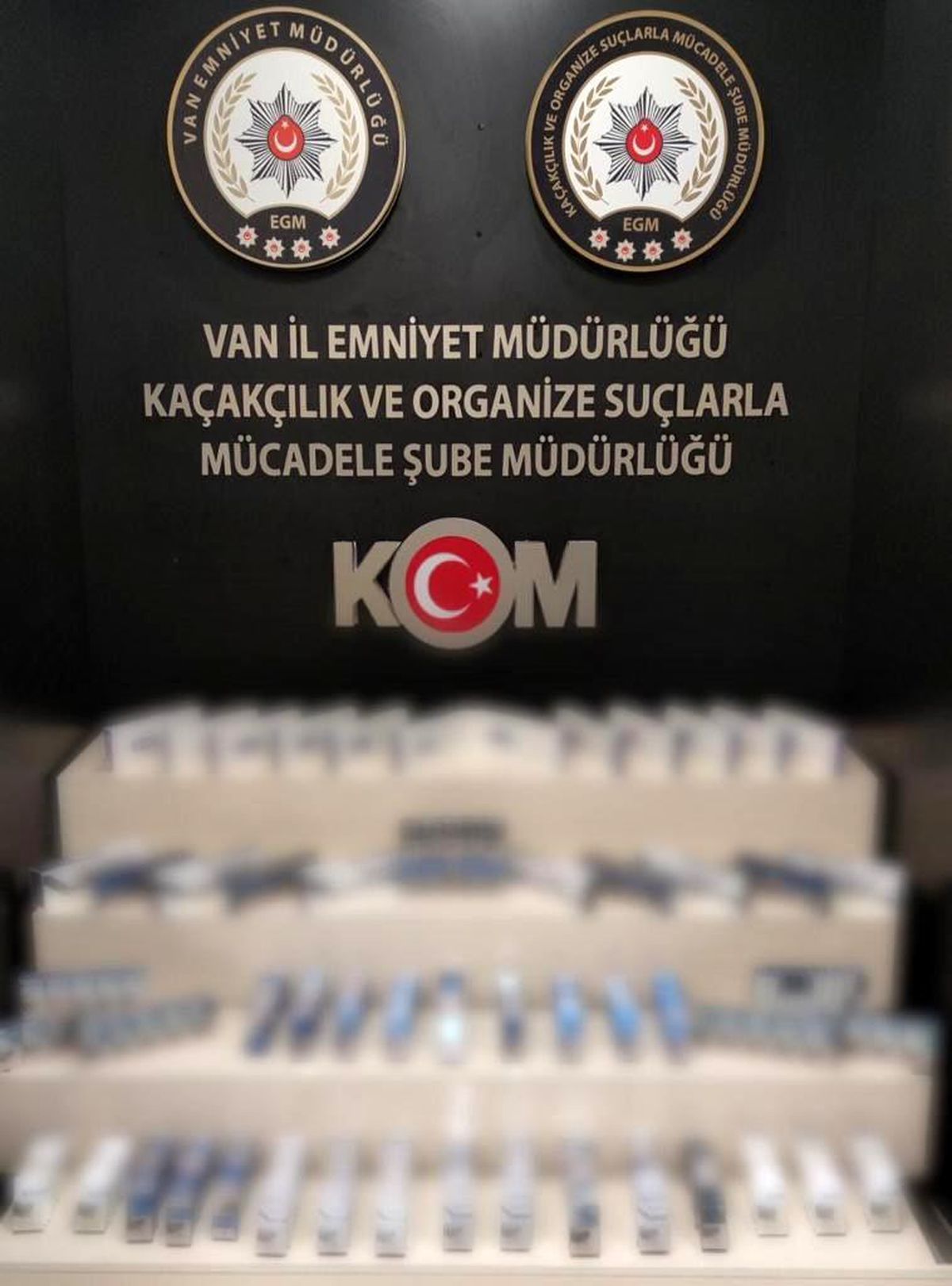 Van\'da kaçak cep telefonu ve sigara ele geçirildi