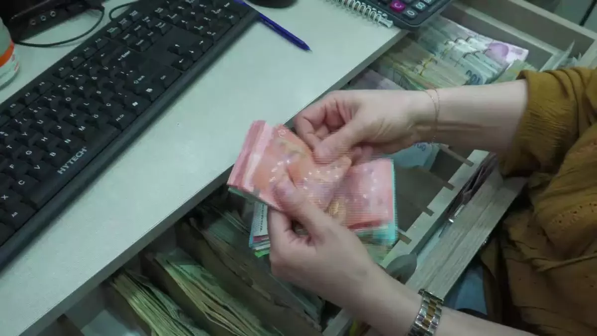 Yeni Haftaya Dolar 18,78 Tl, Euro 20,37 TL\'den Başladı