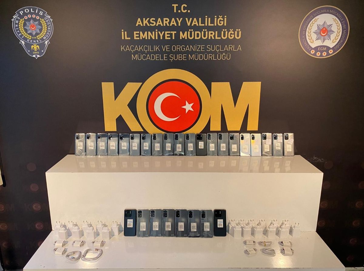 Aksaray\'da gümrük kaçağı 30 cep telefonu ele geçirildi